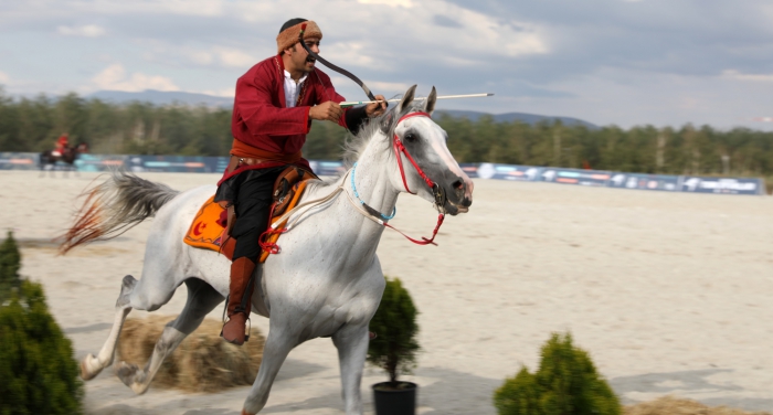 Erzurum'da Türk Oyunları coşkusu