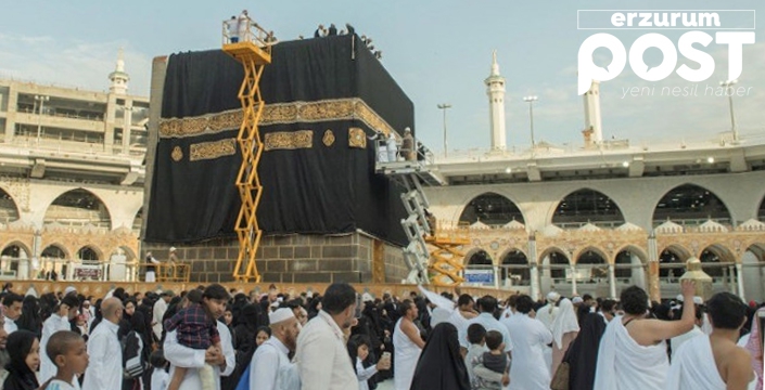 Kabe'nin örtüsü açıldı, hacılar şaştı kaldı